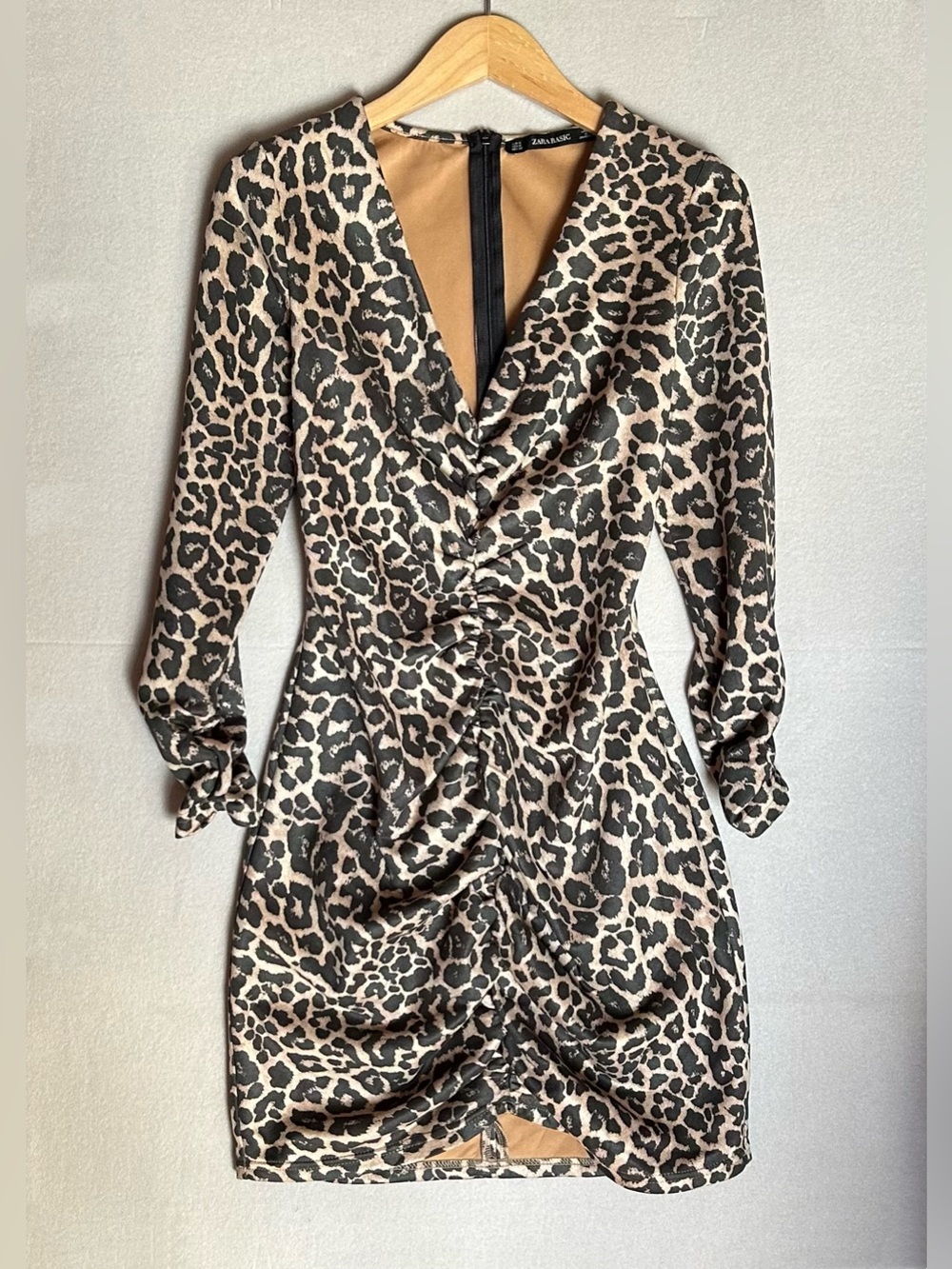 💜 Leopard Print Ruched V-Neck Dress - Black & Tan